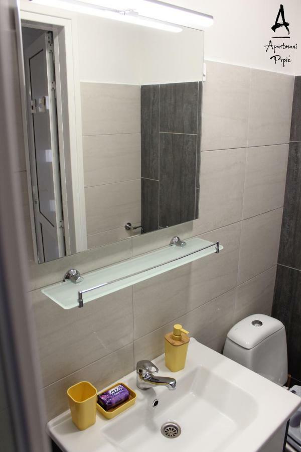 Apartmani Prpic Ražanac Buitenkant foto